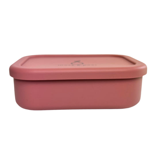 reusable silicone bento lunch boxes made from bpa food grade silicone. rose colour container with lid on